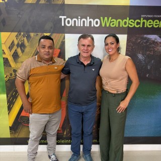 Vereador Rafael e a lider comunitária Franciane fazendo a diferença para a cidade de Antonina Paraná junto com o Deputado Federal Toninho Wandscheer.